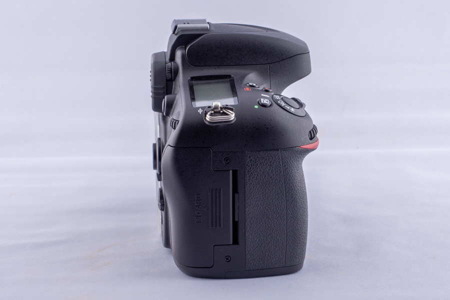 NIKON D610