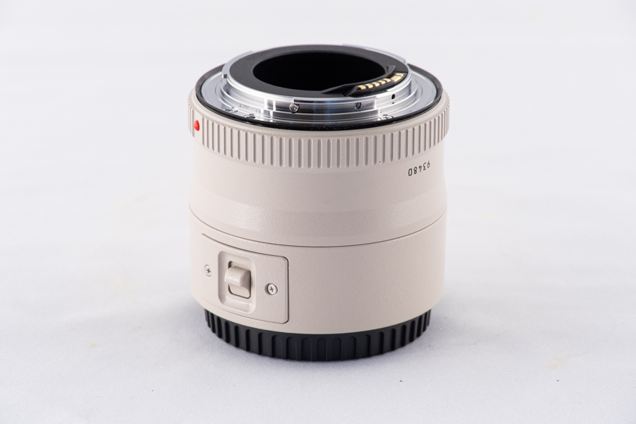 CANON EF-S 18-200mm 3.5-5.6 IS