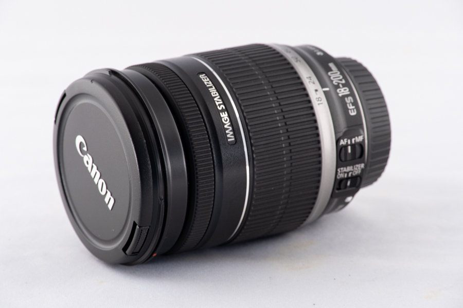 CANON EF-S 18-200mm 3.5-5.6 IS